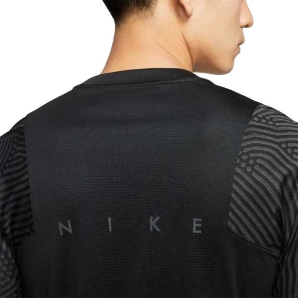 Nike Dri-Fit Strike Fussballoberteil Schwarz 6 Nike Dri-Fit Strike Fussballoberteil Schwarz – Bild 4