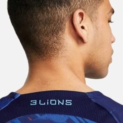 Nike England Dri-FIT Pre-Match Fussballoberteil Blau/rot 15 Nike England Dri-FIT Pre-Match Fussballoberteil Blau/rot -Pro Sport Verkauf nike england dri fit pre match fussballoberteil blau rot4