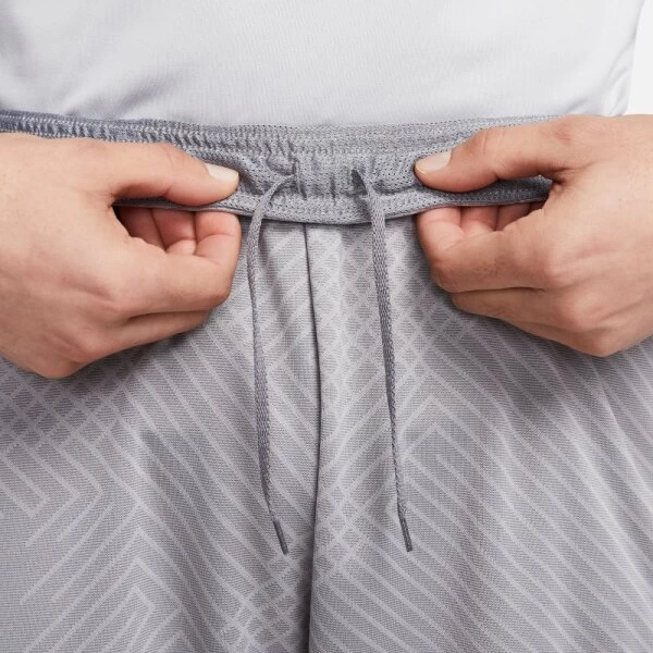 Nike FC Liverpool Strike Shorts Grau/dunkelrot 10 Nike FC Liverpool Strike Shorts Grau/dunkelrot – Bild 8